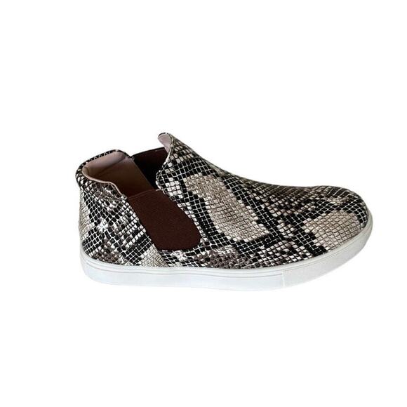 CUSHIONAIRE Rebel Chelsea Boots Snake Print Pull On Flat Bootie Size 7.5 - Picture 1 of 9